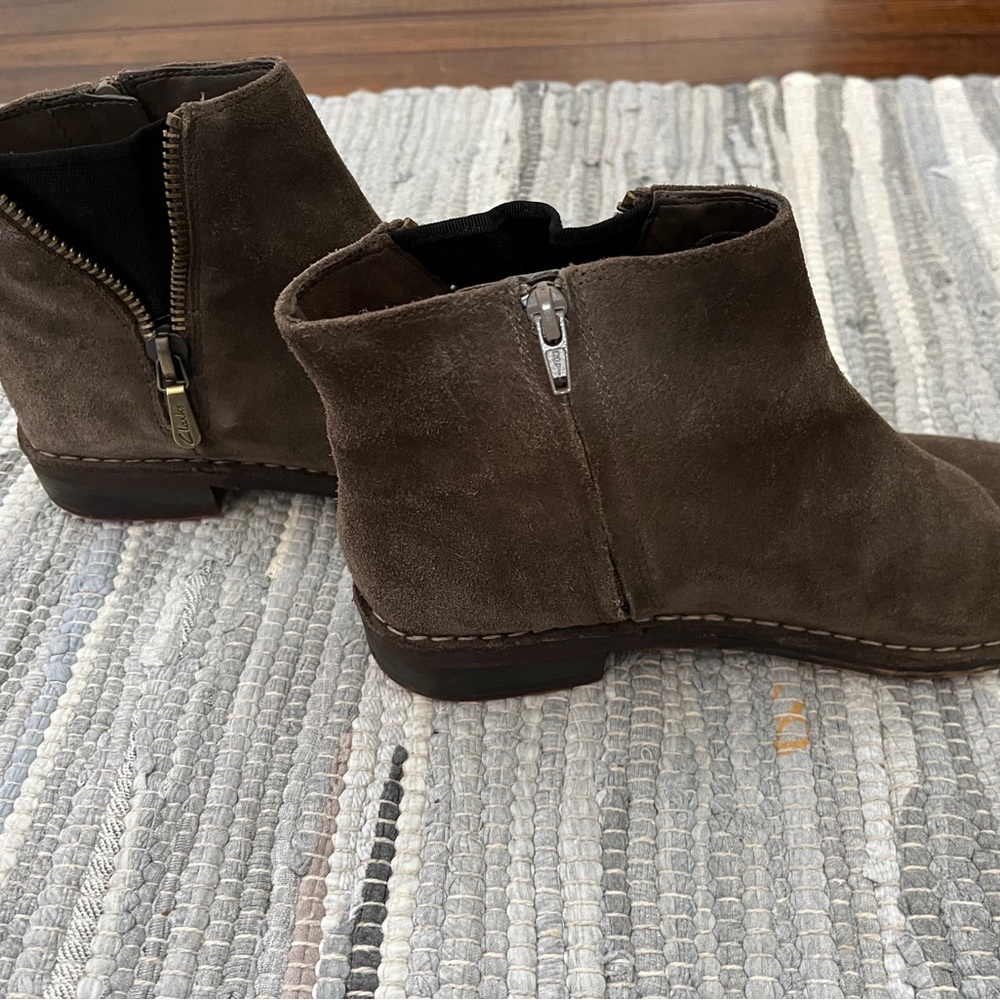 NWOT Brown Suede Ankle Boots - Picture 4 of 9